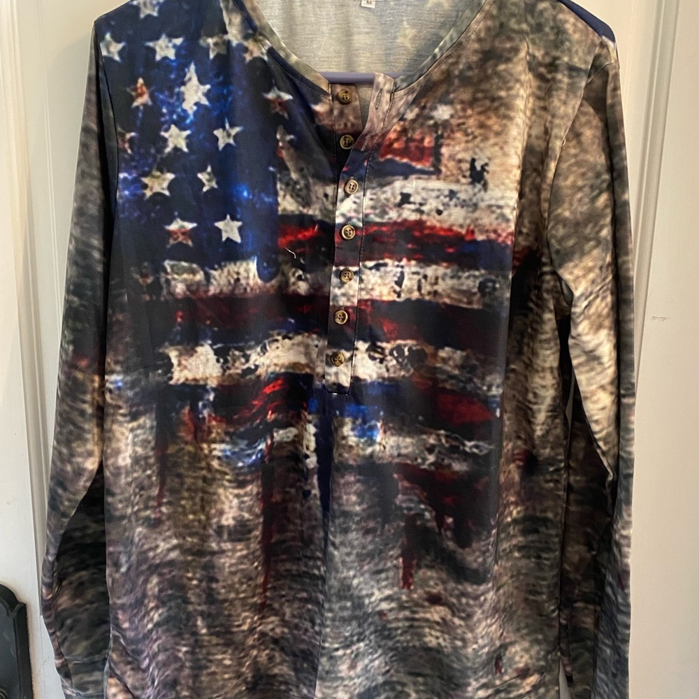 NWOT Mens Henley shirt size medium Graphic American flag